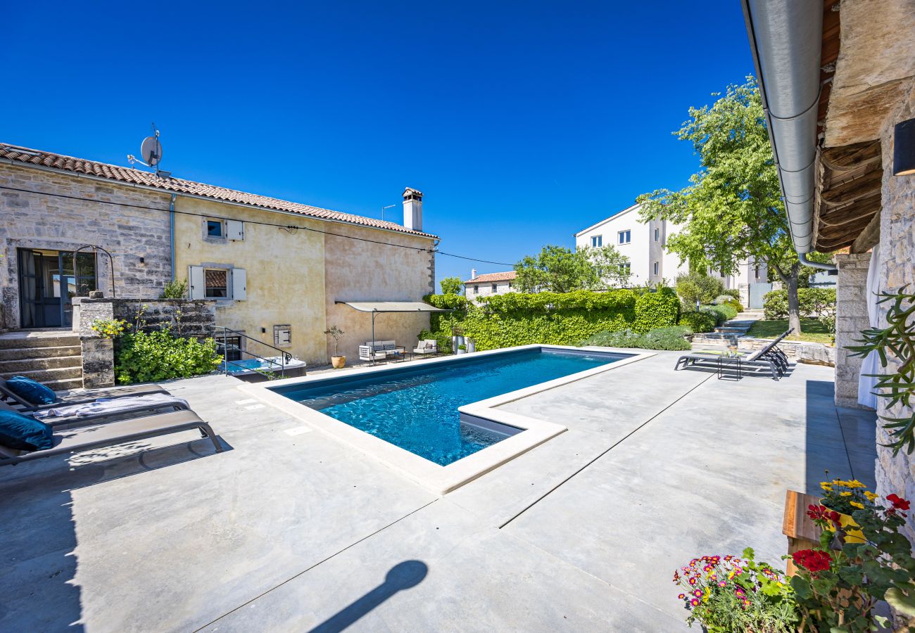 Вилла на Kurili - Villa Kurili No14 near Rovinj for 7 persons with 34 m2 private pool & jacuzzi