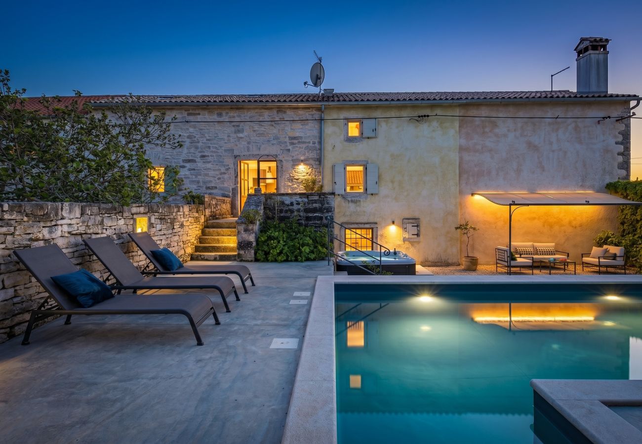 Вилла на Kurili - Villa Kurili No14 near Rovinj for 7 persons with 34 m2 private pool & jacuzzi