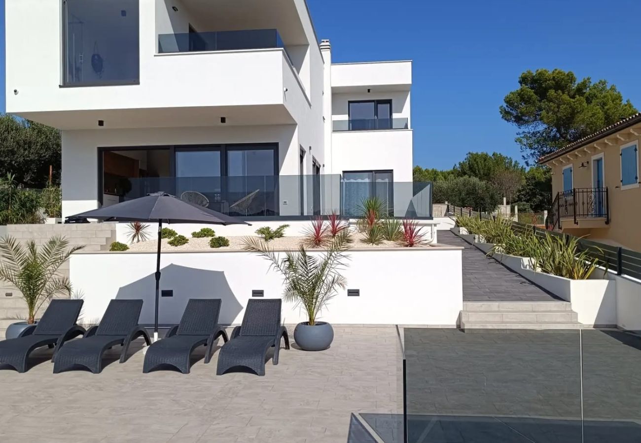 Вилла на Pomer - Villa Pergosa near Medulin for 8 persons with 38 m2 pool, sea view - only 200 meters from beach