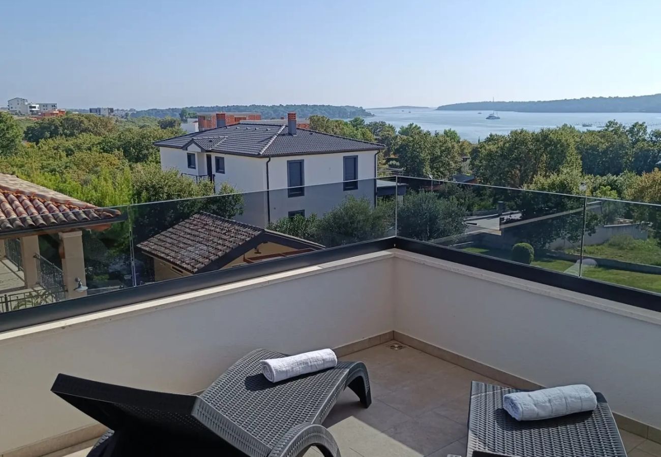 Вилла на Pomer - Villa Pergosa near Medulin for 8 persons with 38 m2 pool, sea view - only 200 meters from beach