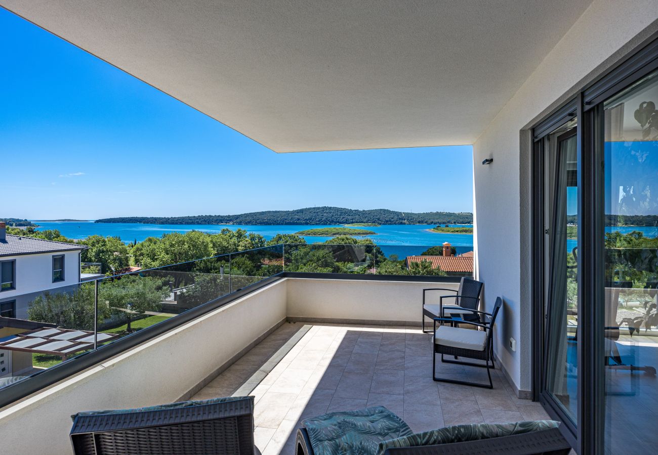 Вилла на Pomer - Villa Pergosa near Medulin for 8 persons with 38 m2 pool, sea view - only 200 meters from beach