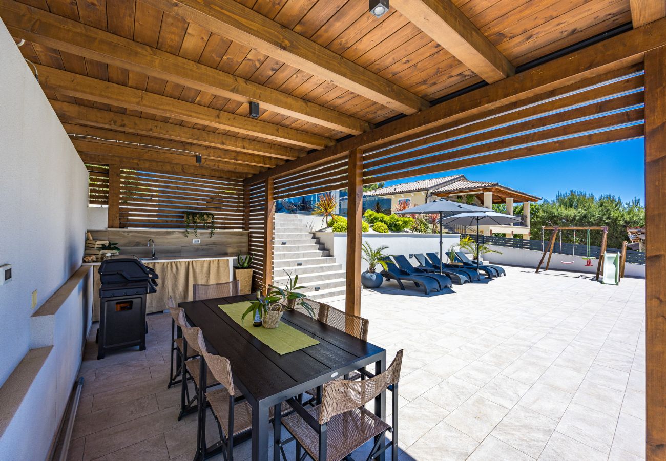 Вилла на Pomer - Villa Pergosa near Medulin for 8 persons with 38 m2 pool, sea view - only 200 meters from beach