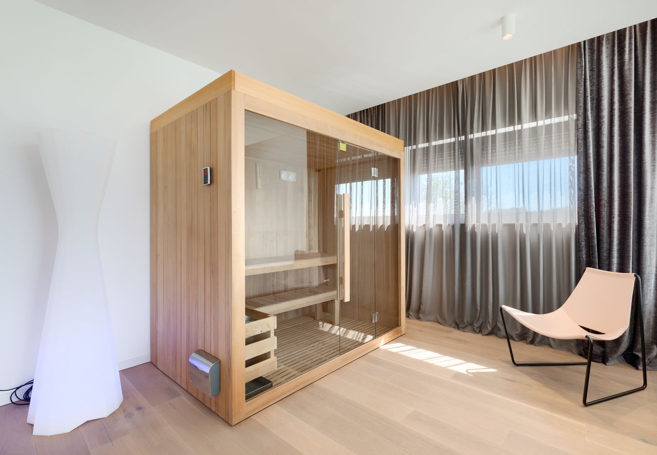 Вилла на Vintijan - Luxury Villa PS Deluxe in Pula for 8 persons with 60 m2 heated pool, wellness & sea view