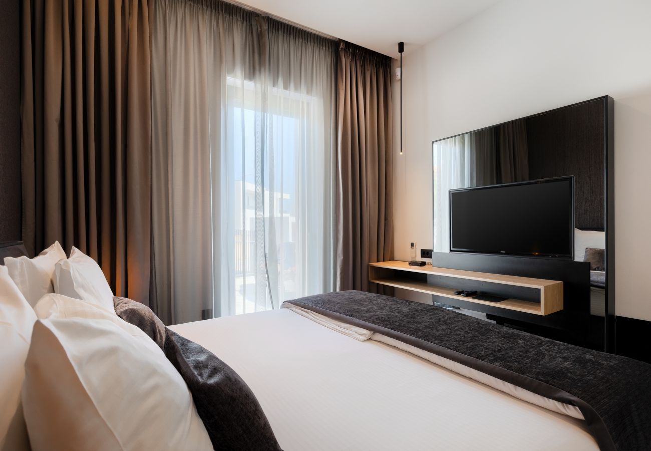 Вилла на Vintijan - Luxury Villa PS Deluxe in Pula for 8 persons with 60 m2 heated pool, wellness & sea view