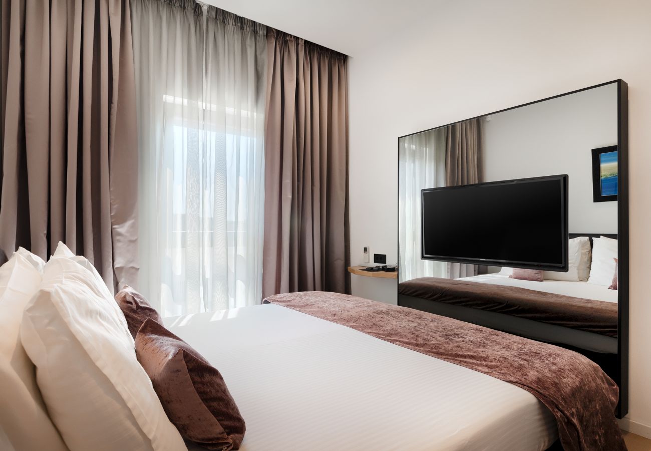 Вилла на Vintijan - Luxury Villa PS Deluxe in Pula for 8 persons with 60 m2 heated pool, wellness & sea view