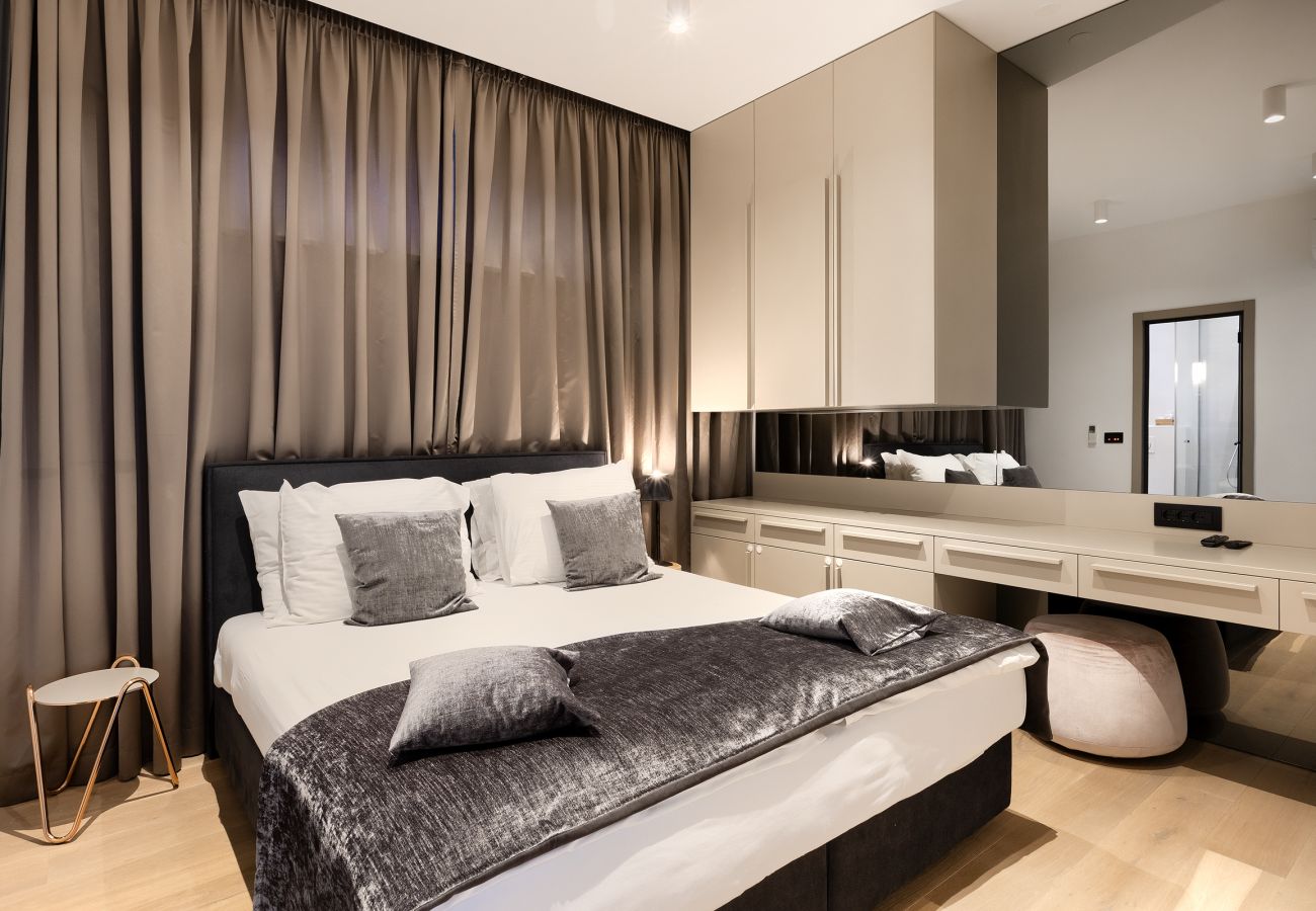 Вилла на Vintijan - Luxury Villa PS Deluxe in Pula for 8 persons with 60 m2 heated pool, wellness & sea view