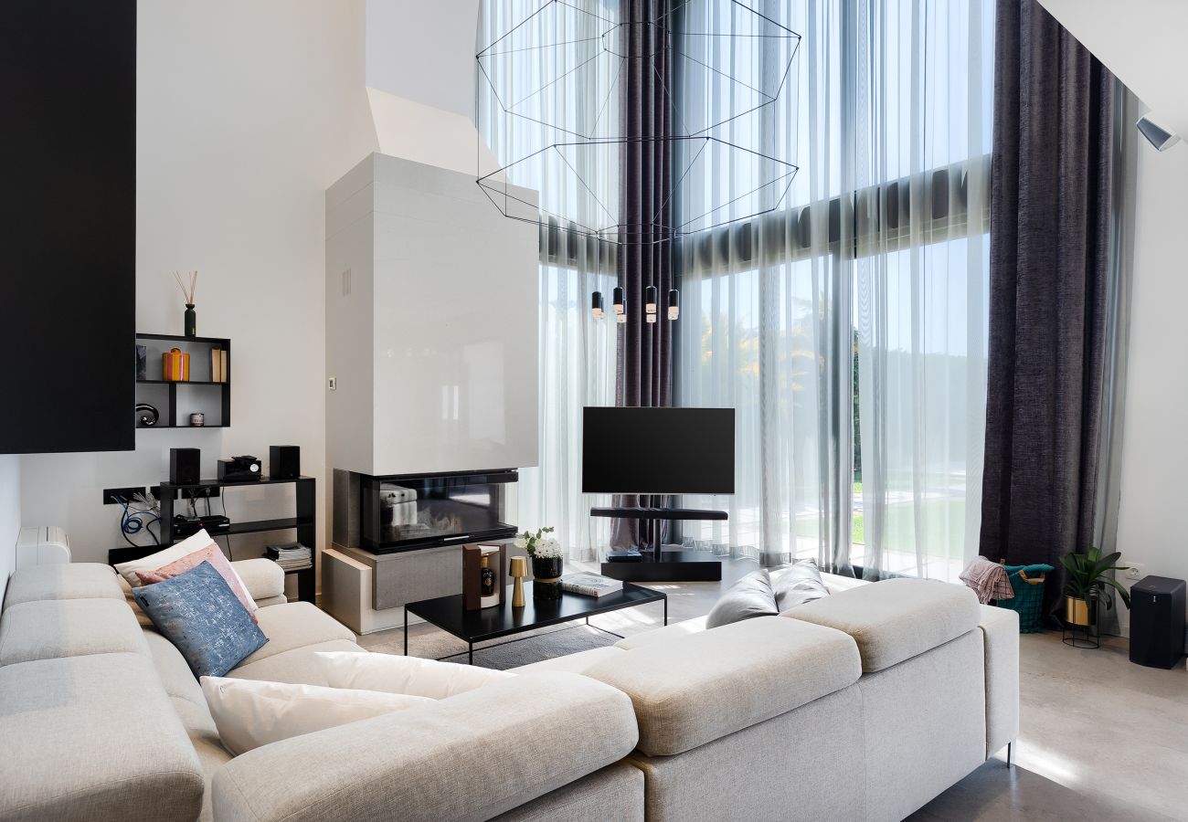 Вилла на Vintijan - Luxury Villa PS Deluxe in Pula for 8 persons with 60 m2 heated pool, wellness & sea view