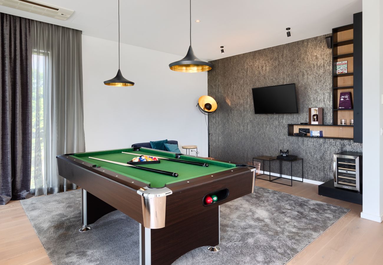 Вилла на Vintijan - Luxury Villa PS Deluxe in Pula for 8 persons with 60 m2 heated pool, wellness & sea view