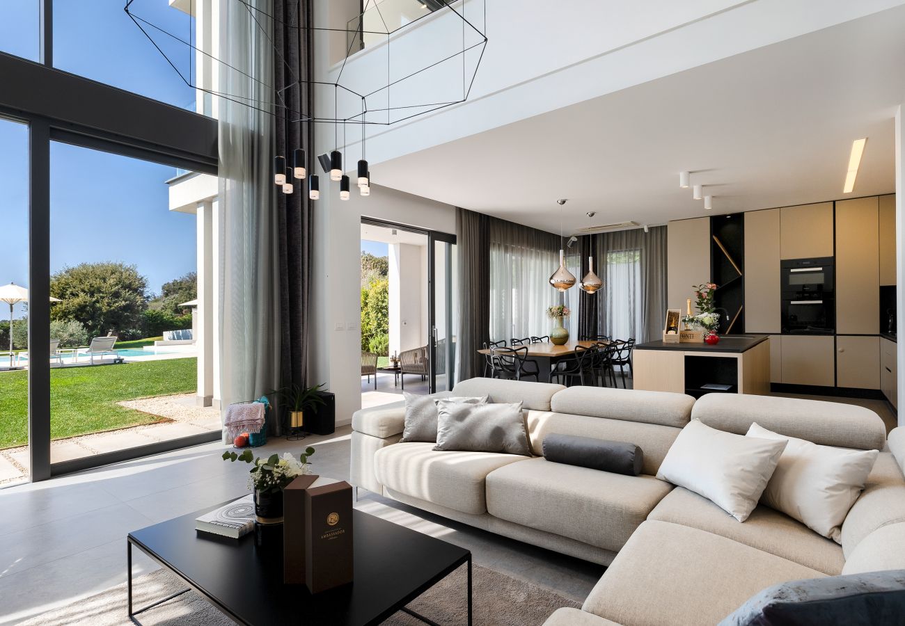 Вилла на Vintijan - Luxury Villa PS Deluxe in Pula for 8 persons with 60 m2 heated pool, wellness & sea view