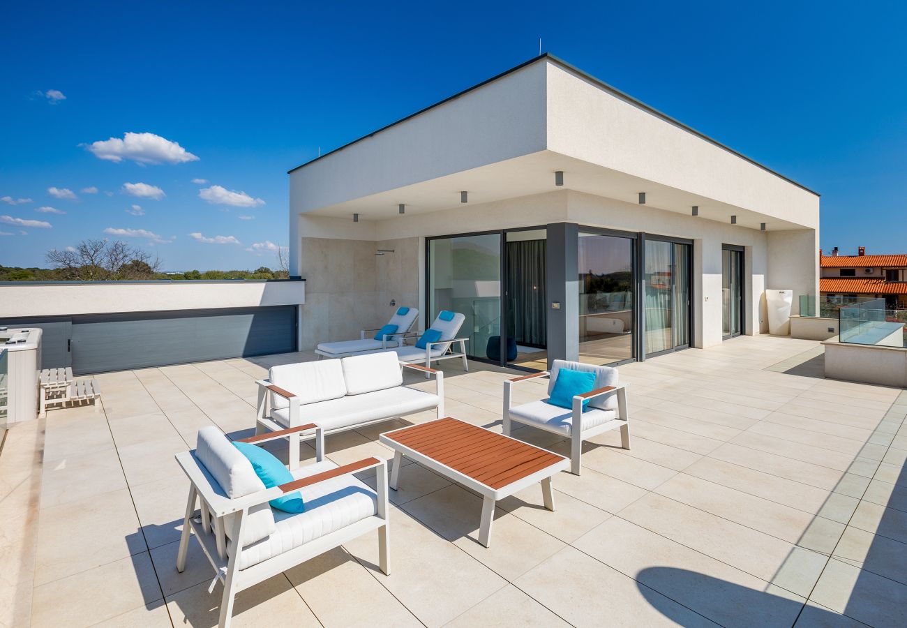 Вилла на Vintijan - Luxury Villa PS Deluxe in Pula for 8 persons with 60 m2 heated pool, wellness & sea view