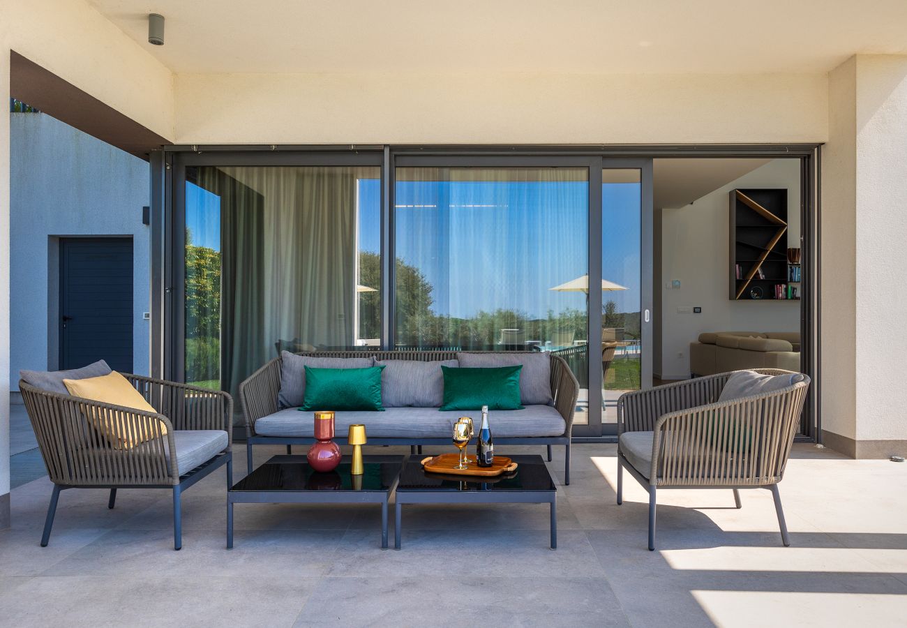 Вилла на Vintijan - Luxury Villa PS Deluxe in Pula for 8 persons with 60 m2 heated pool, wellness & sea view