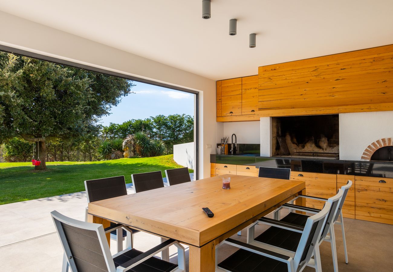 Вилла на Vintijan - Luxury Villa PS Deluxe in Pula for 8 persons with 60 m2 heated pool, wellness & sea view