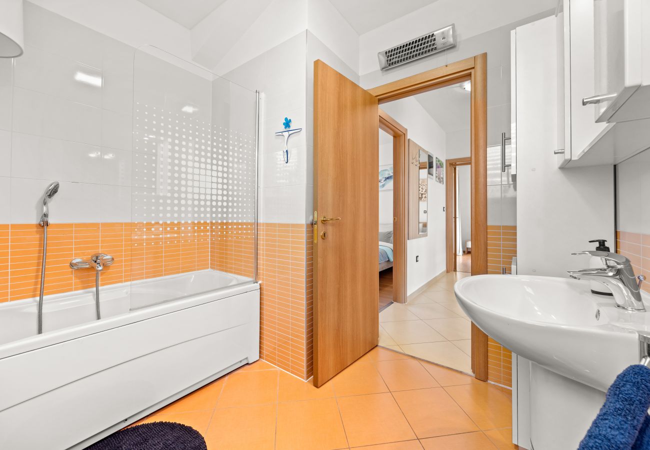 Вилла на Pula - Villa Vesna for 6 persons near Pula with 32 m2 private pool, kids playground & free bikes