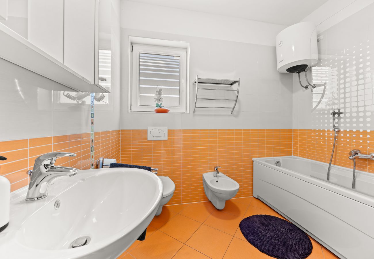 Вилла на Pula - Villa Vesna for 6 persons near Pula with 32 m2 private pool, kids playground & free bikes