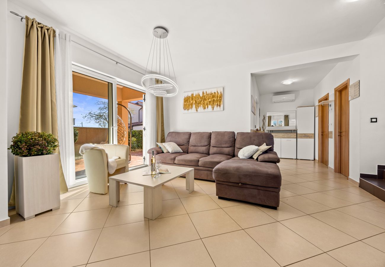 Вилла на Pula - Villa Vesna for 6 persons near Pula with 32 m2 private pool, kids playground & free bikes