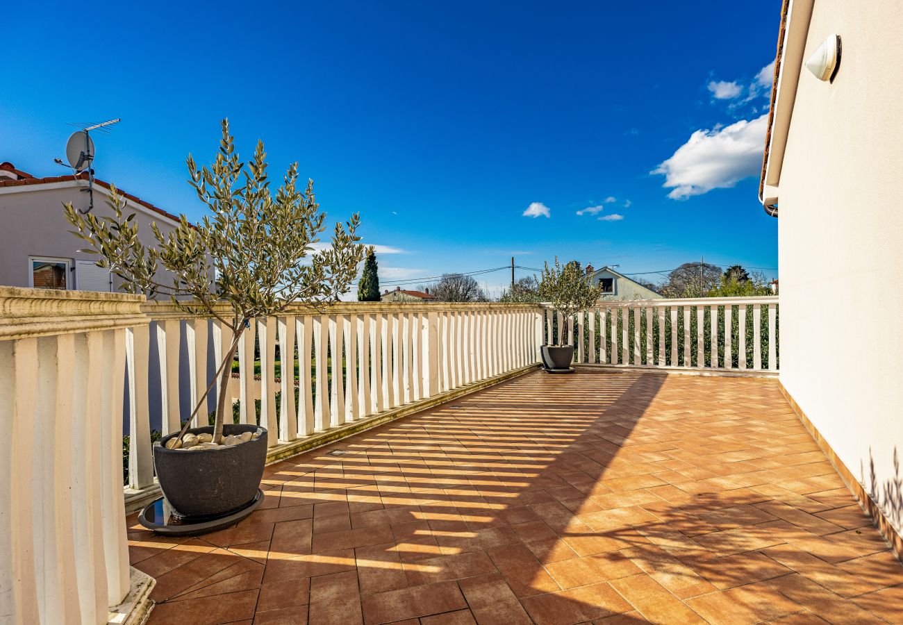 Вилла на Pula - Villa Vesna for 6 persons near Pula with 32 m2 private pool, kids playground & free bikes