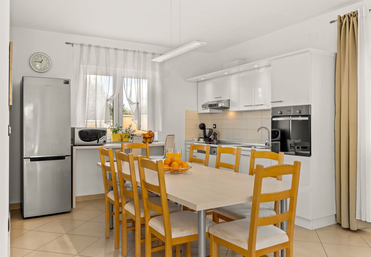 Вилла на Pula - Villa Vesna for 6 persons near Pula with 32 m2 private pool, kids playground & free bikes