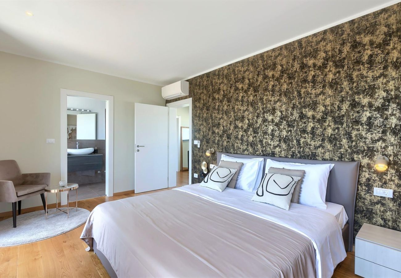 Вилла на Rakalj - Villa Hedone in Rakalj for 6+2 persons with 45 m2 heated pool, wellness & recreational amenities