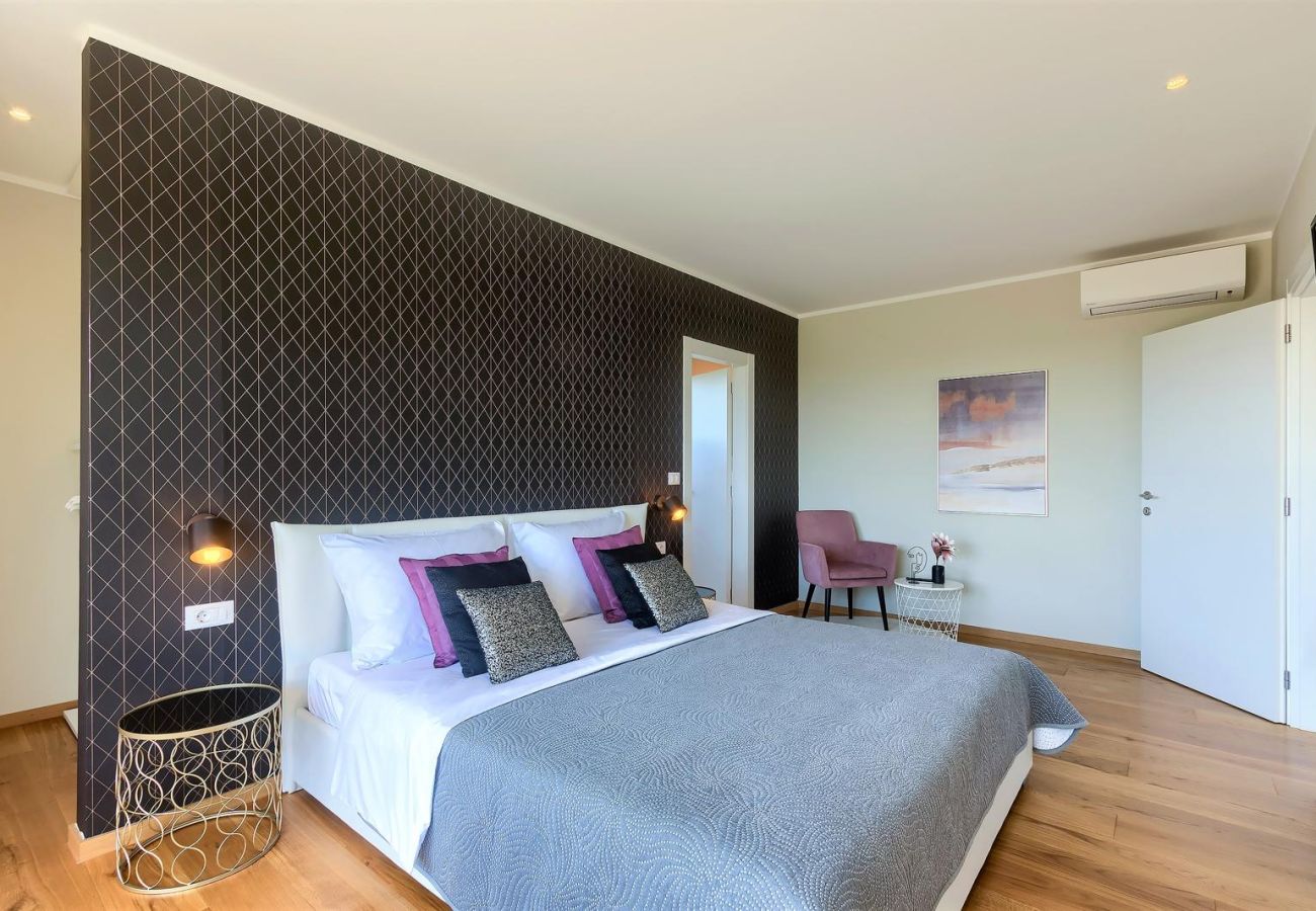 Вилла на Rakalj - Villa Hedone in Rakalj for 6+2 persons with 45 m2 heated pool, wellness & recreational amenities