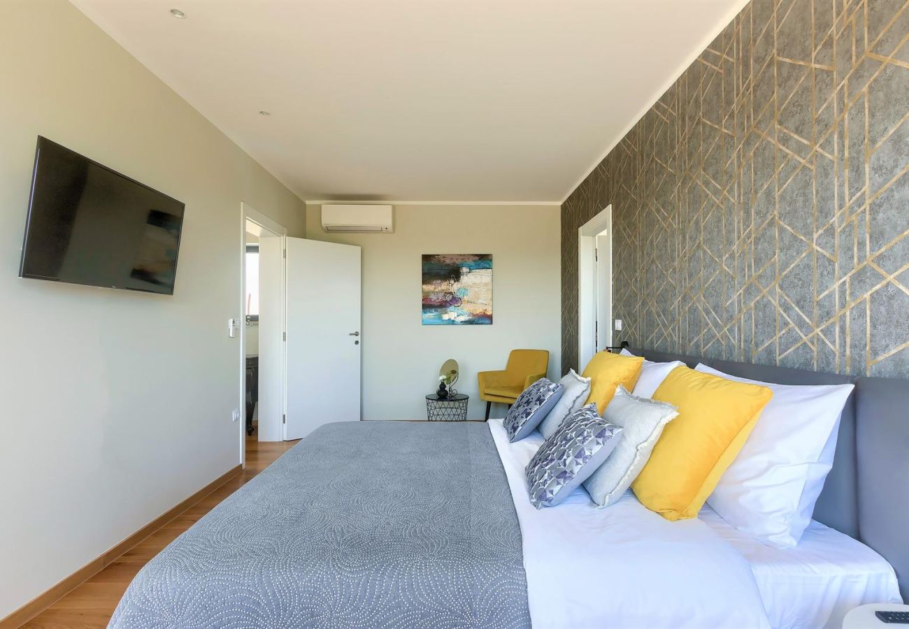 Вилла на Rakalj - Villa Hedone in Rakalj for 6+2 persons with 45 m2 heated pool, wellness & recreational amenities