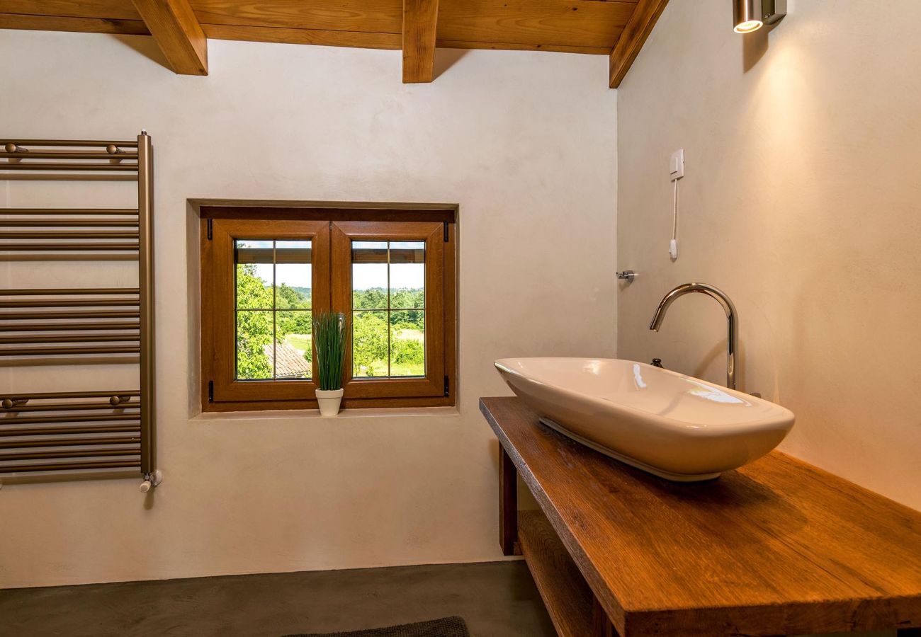 Вилла на Žagrici - Villa Sagri for 7 persons in Central Istria with 24 m2 heated pool & jacuzzi - pet friendly