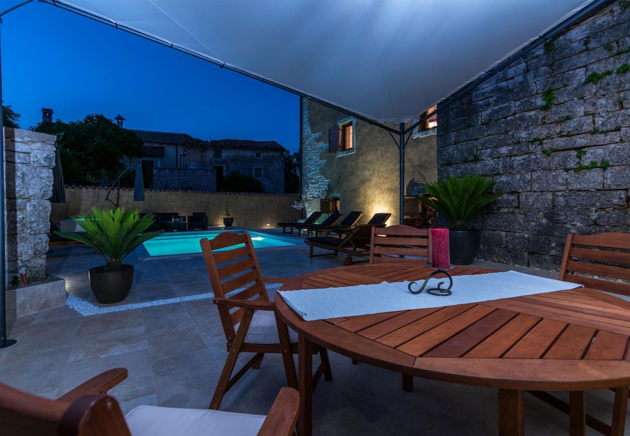 Вилла на Žagrici - Villa Sagri for 7 persons in Central Istria with 24 m2 heated pool & jacuzzi - pet friendly