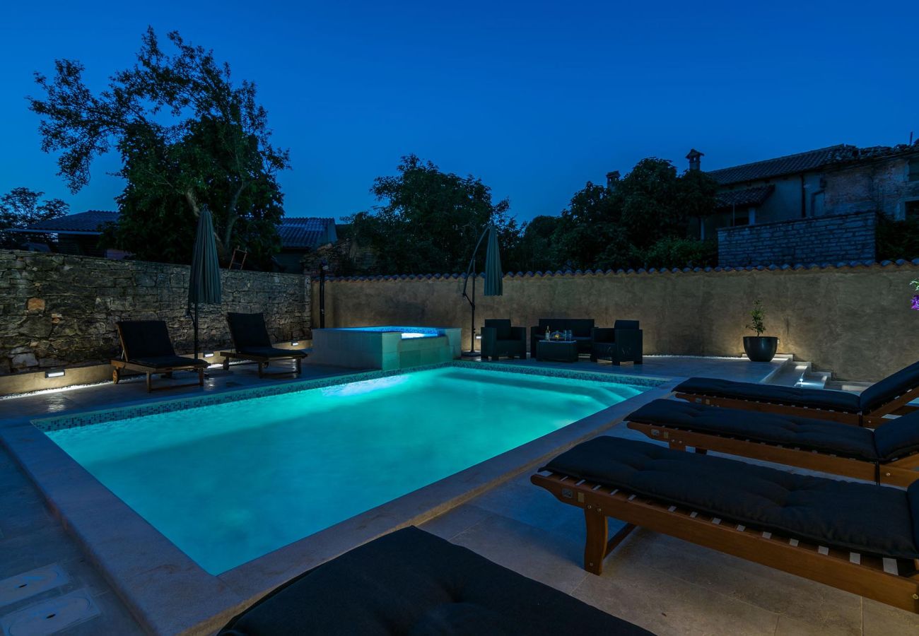 Вилла на Žagrici - Villa Sagri for 7 persons in Central Istria with 24 m2 heated pool & jacuzzi - pet friendly