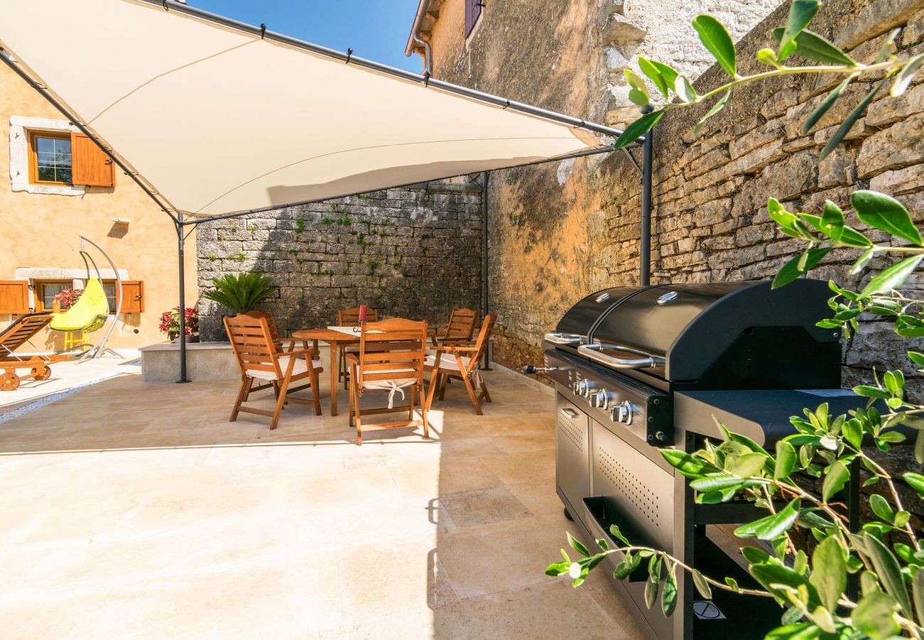 Вилла на Žagrici - Villa Sagri for 7 persons in Central Istria with 24 m2 heated pool & jacuzzi - pet friendly