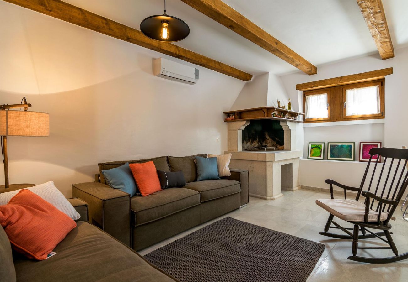 Вилла на Žagrici - Villa Sagri for 7 persons in Central Istria with 24 m2 heated pool & jacuzzi - pet friendly