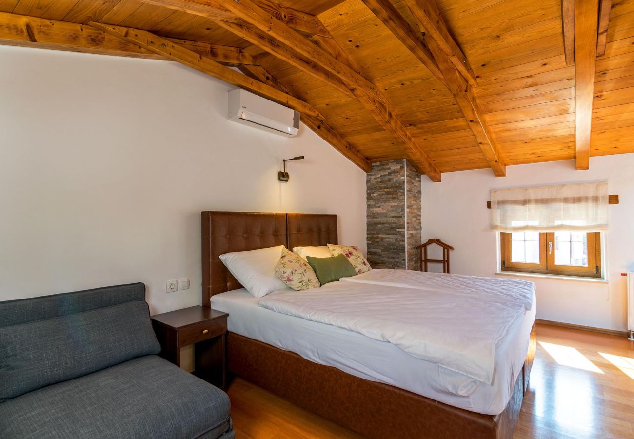 Вилла на Žagrici - Villa Sagri for 7 persons in Central Istria with 24 m2 heated pool & jacuzzi - pet friendly