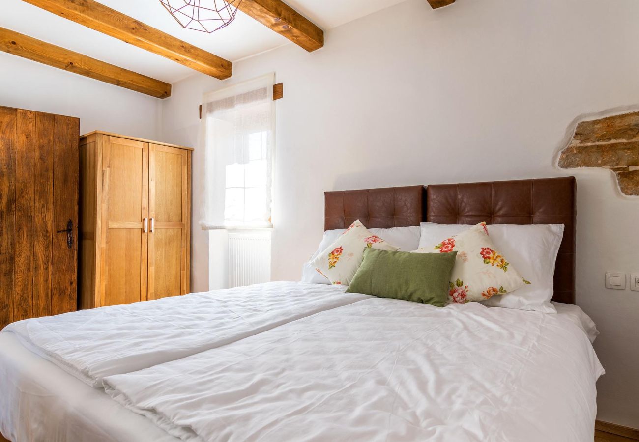 Вилла на Žagrici - Villa Sagri for 7 persons in Central Istria with 24 m2 heated pool & jacuzzi - pet friendly