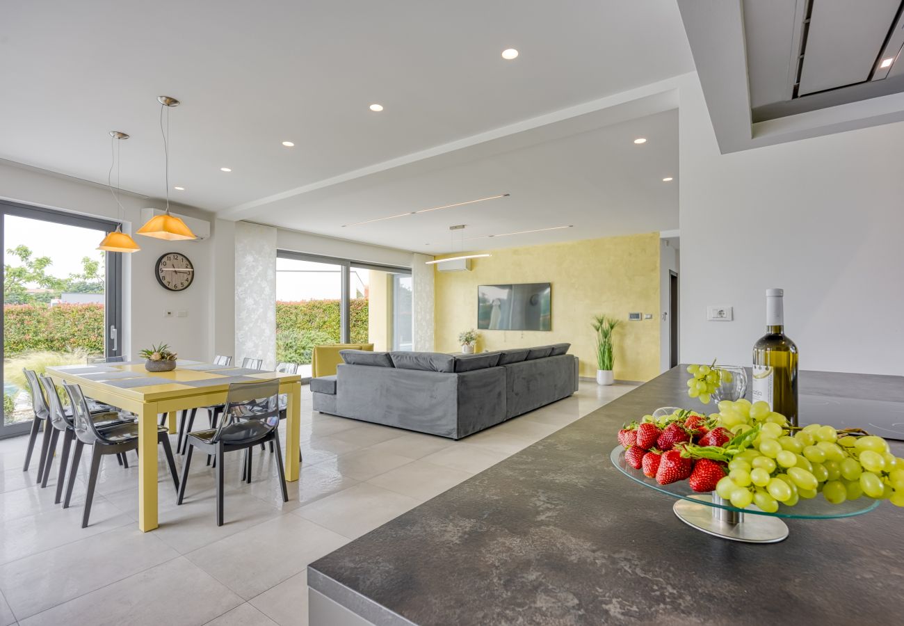 Вилла на Kringa - Villa Nada for 8 persons in Central Istria with 55 m2 pool, wellness & free bikes