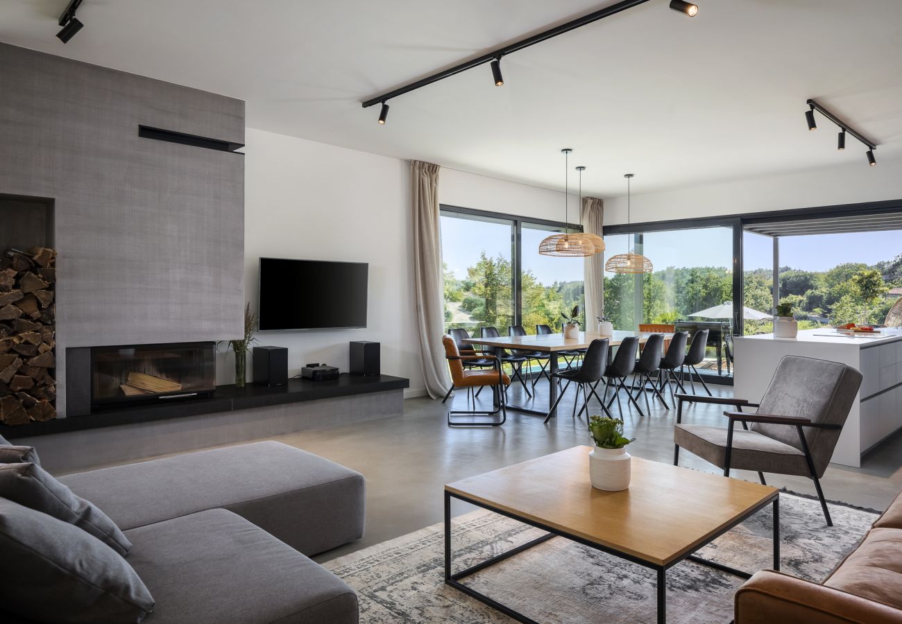 Вилла на Brajkovici - Villa Ox in Central Istria for 14 persons with 56 m2 heated pool, kids playground & large garden