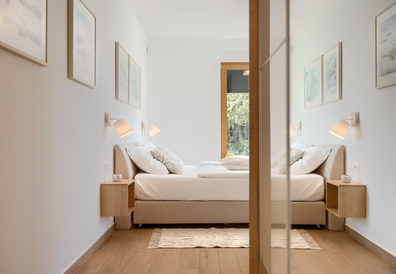 Вилла на Pješčana uvala - Villa Sail near Medulin for 10 persons with 50 m2 heated pool, sea view & beachfront