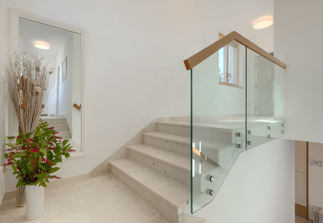 Вилла на Pješčana uvala - Villa Sail near Medulin for 10 persons with 50 m2 heated pool, sea view & beachfront