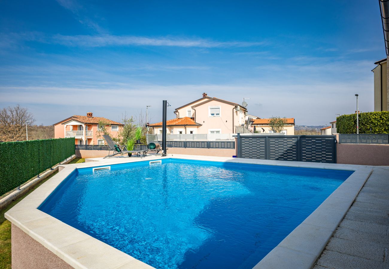 Вилла на Buje - Villa Renci near Umag for 8 persons with 30 m2 private heated pool
