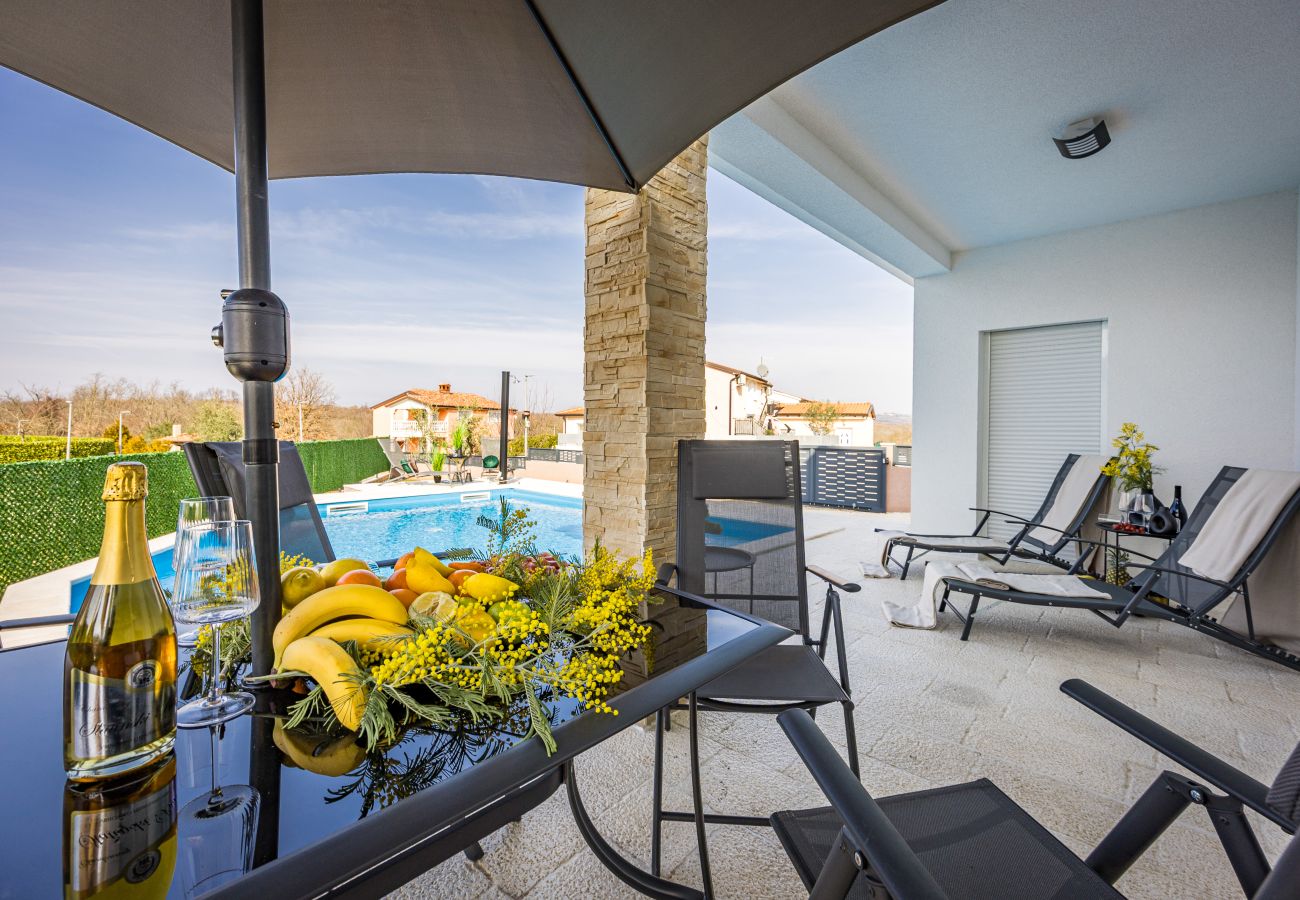 Вилла на Buje - Villa Renci near Umag for 8 persons with 30 m2 private heated pool