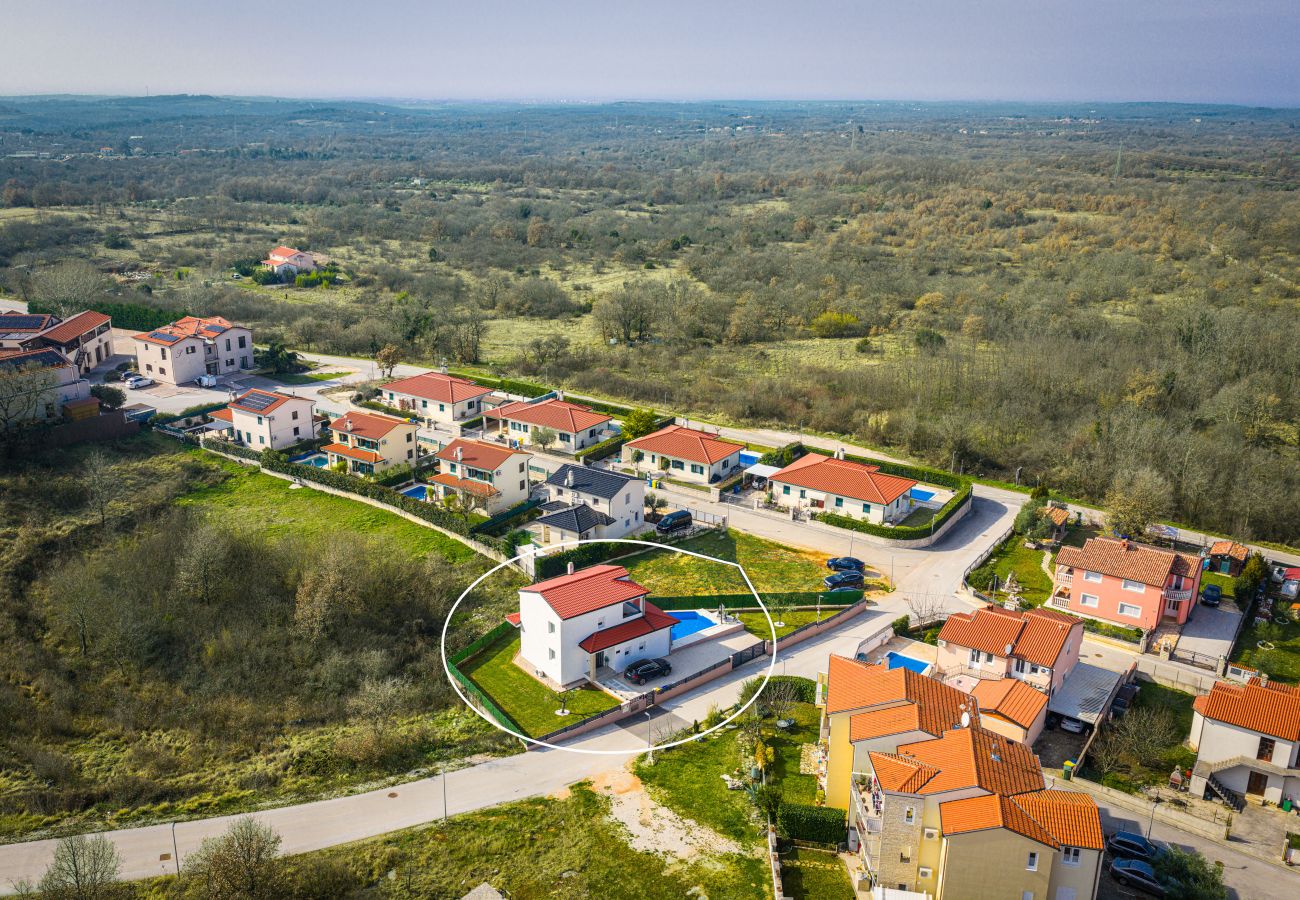 Вилла на Buje - Villa Renci near Umag for 8 persons with 30 m2 private heated pool