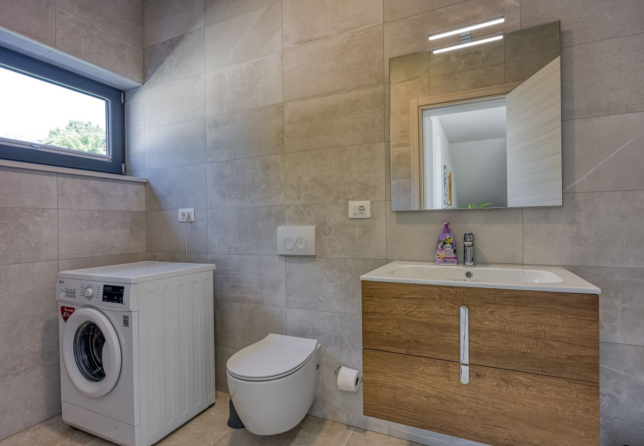 Вилла на Kringa - Villa Blanka in Central Istria for 8 persons with 50 m2 private pool, jacuzzi and free bikes