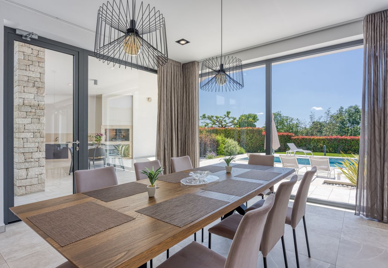 Вилла на Kringa - Villa Blanka in Central Istria for 8 persons with 50 m2 private pool, jacuzzi and free bikes