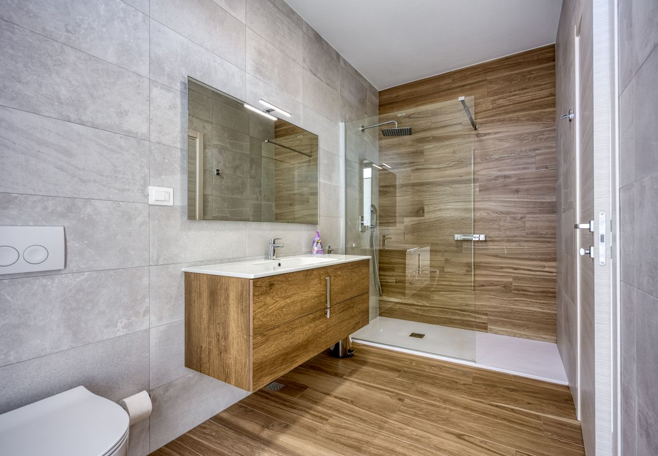 Вилла на Kringa - Villa Blanka in Central Istria for 8 persons with 50 m2 private pool, jacuzzi and free bikes