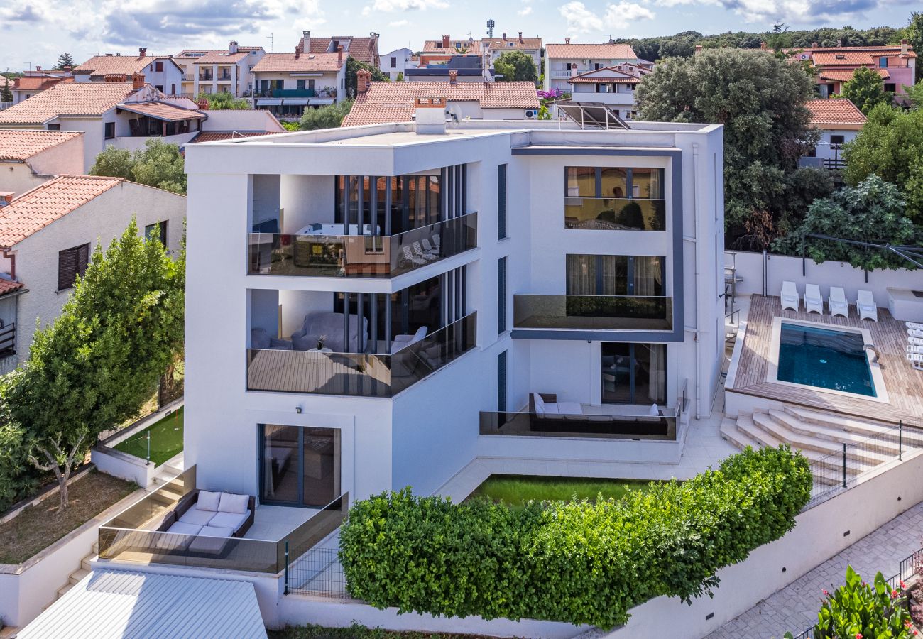 Вилла на Pješčana uvala - Villa Golfista in Pula for 10 persons with whirlpool, mini golf, sea view & only 200 m from beach