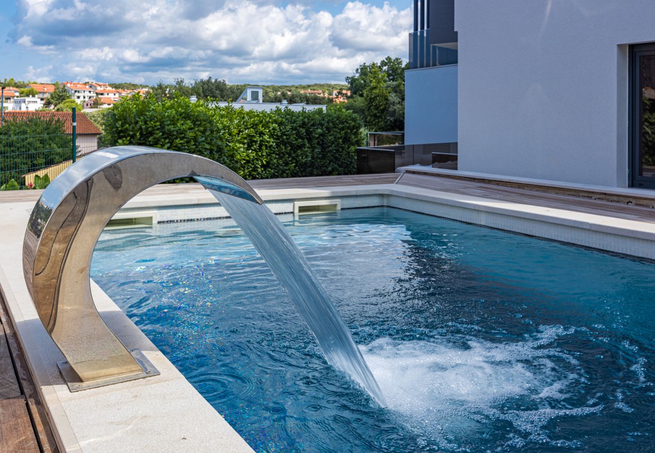 Вилла на Pješčana uvala - Villa Golfista in Pula for 10 persons with whirlpool, mini golf, sea view & only 200 m from beach