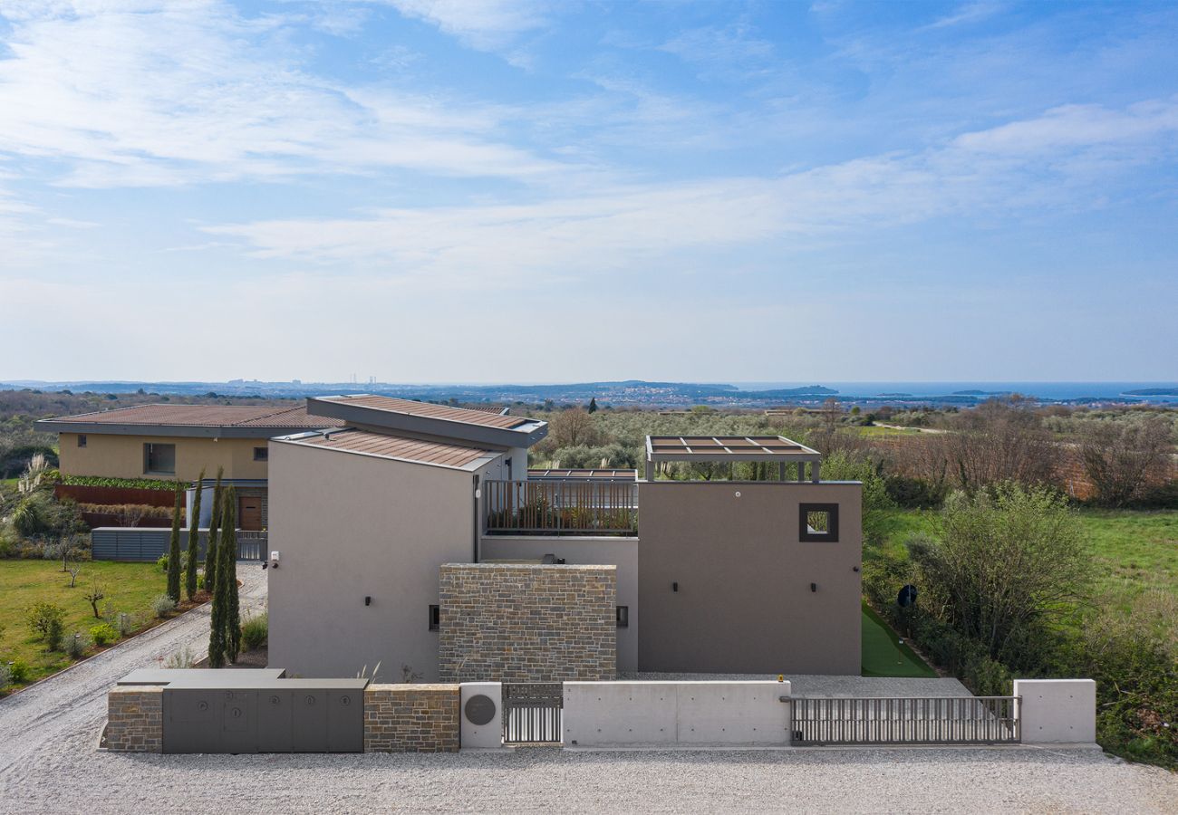 Вилла на Vodnjan - Villa Puerto de Luz near Fažana for 8 persons with 35 m2 private pool, sea view, mini golf & sauna