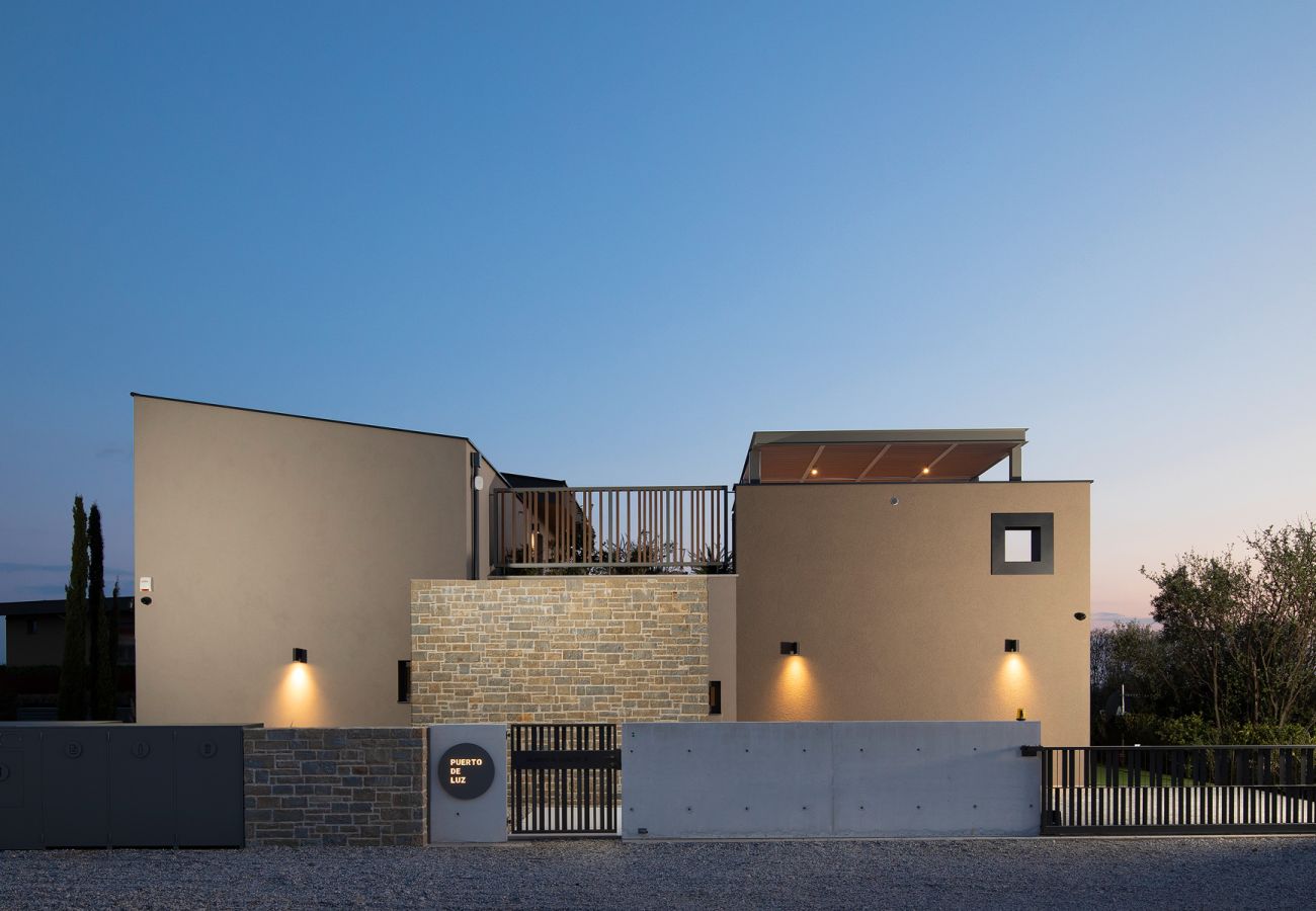 Вилла на Vodnjan - Villa Puerto de Luz near Fažana for 8 persons with 35 m2 private pool, sea view, mini golf & sauna