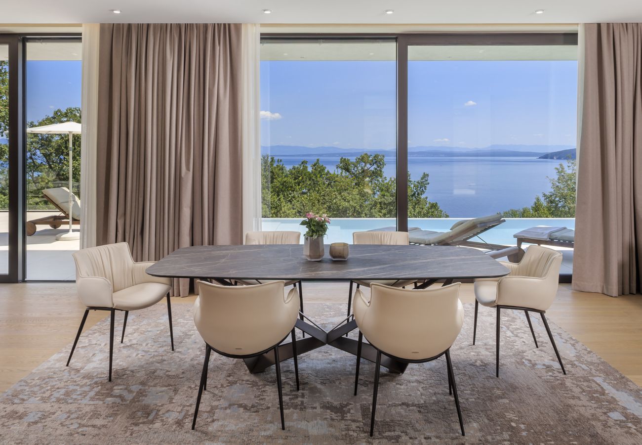 Вилла на Mošcenicka Draga - Luxury Villa Ella near Opatija for 6 persons with private 36 m2 heated pool & beautiful sea view