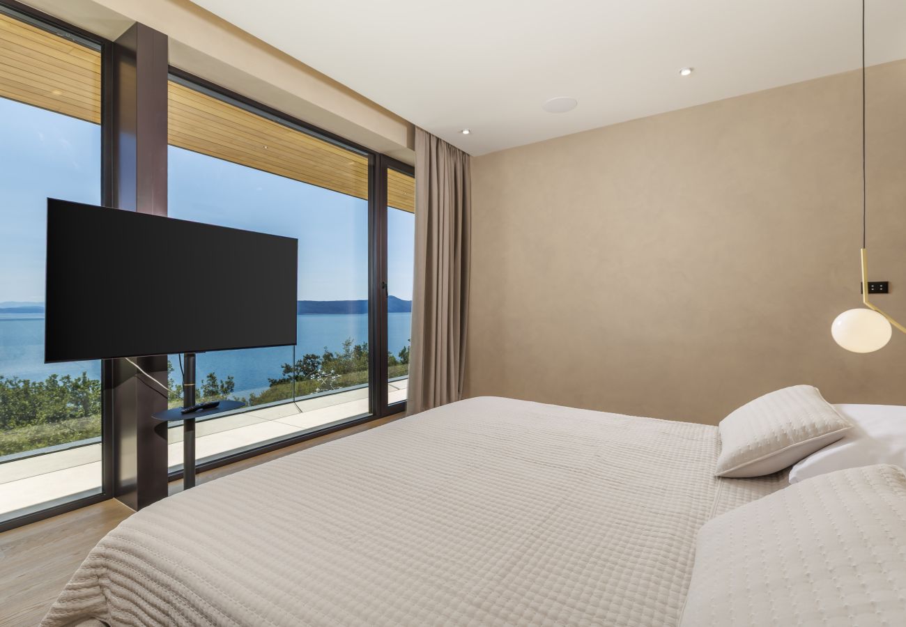 Вилла на Mošcenicka Draga - Luxury Villa Ella near Opatija for 6 persons with private 36 m2 heated pool & beautiful sea view
