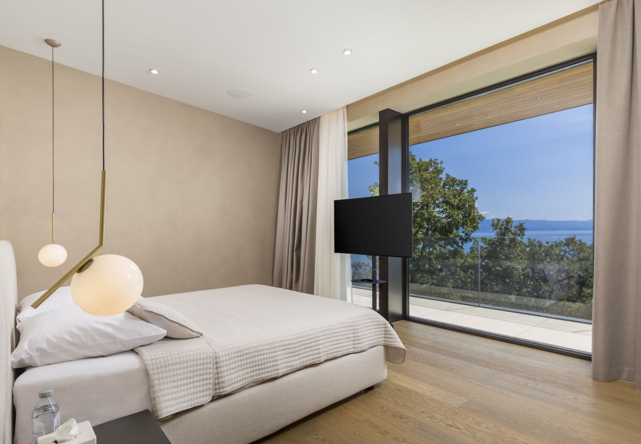 Вилла на Mošcenicka Draga - Luxury Villa Ella near Opatija for 6 persons with private 36 m2 heated pool & beautiful sea view