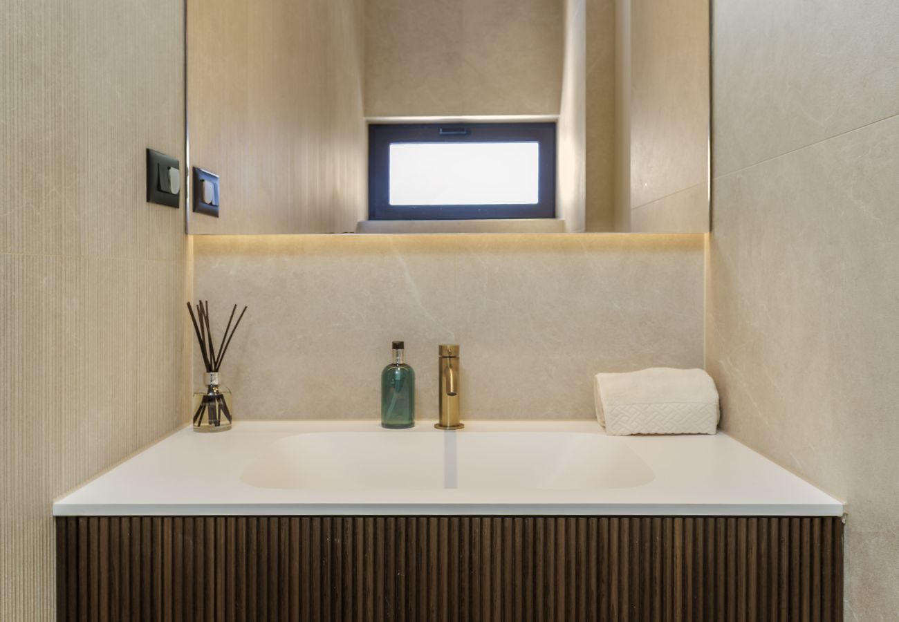 Вилла на Mošcenicka Draga - Luxury Villa Ella near Opatija for 6 persons with private 36 m2 heated pool & beautiful sea view