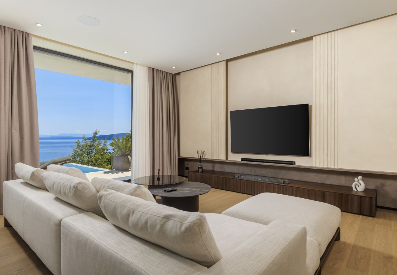 Вилла на Mošcenicka Draga - Luxury Villa Ella near Opatija for 6 persons with private 36 m2 heated pool & beautiful sea view